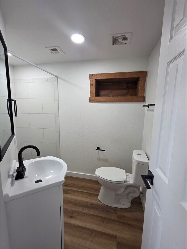 Building Photo - 2300 SE Jayel Terrace