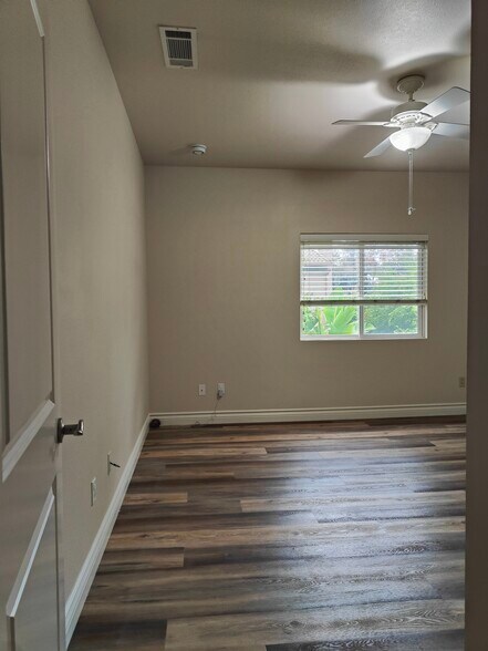 Building Photo - 7124 Farralone Ave