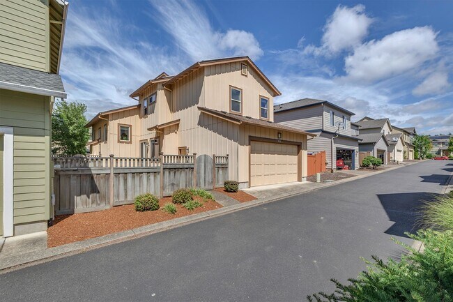 Building Photo - Executive style home