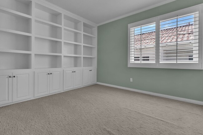 Building Photo - 12 Bergamo