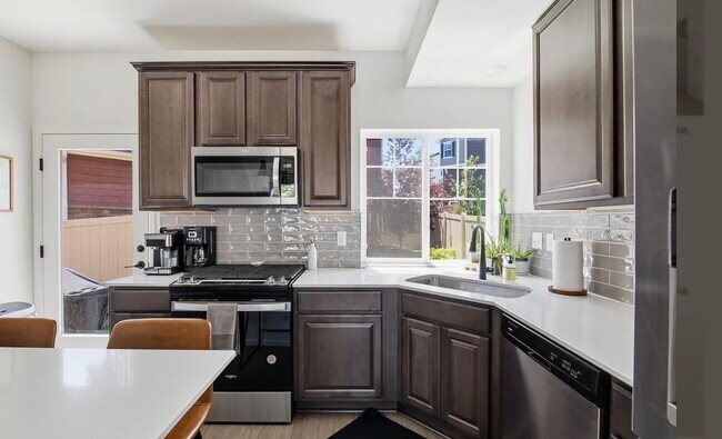 Building Photo - 1186 Highlands Dr
