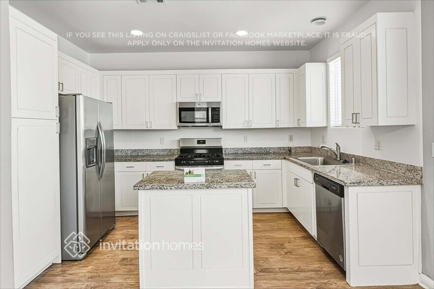 Building Photo - 4028 Villeroy Ave