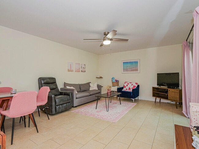 Building Photo - 1001 Royal Palm Blvd