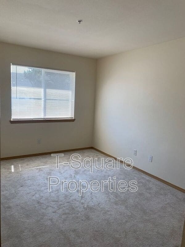 Building Photo - 15815 Admiralty Way