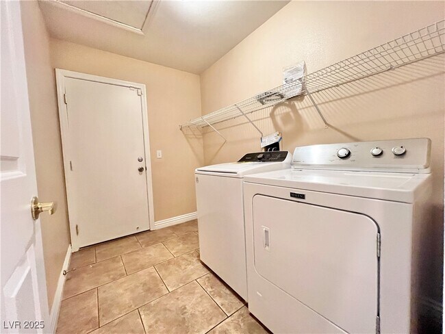 Building Photo - 258 Whitewater Village Ct