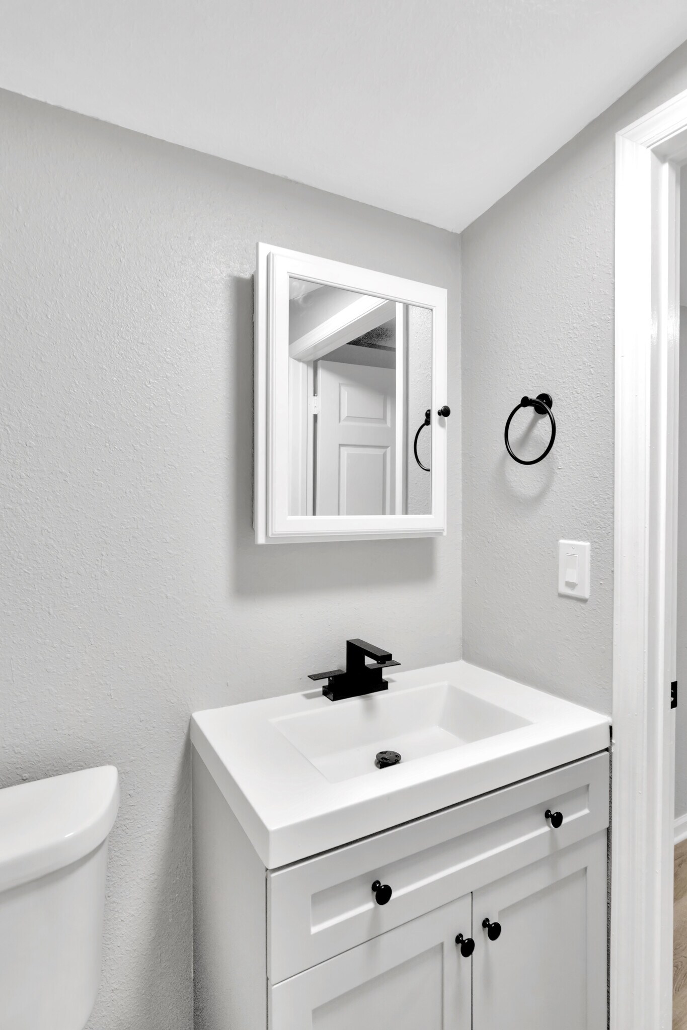 2nd Bedroom En-suite bathroom - 1485 Hamlet Ave