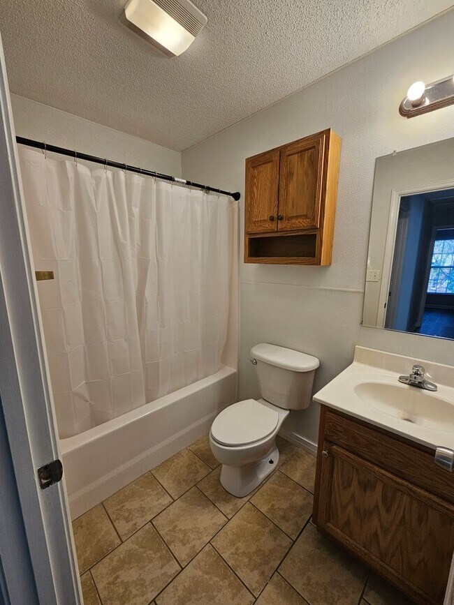 Building Photo - 3 BR in High Point!