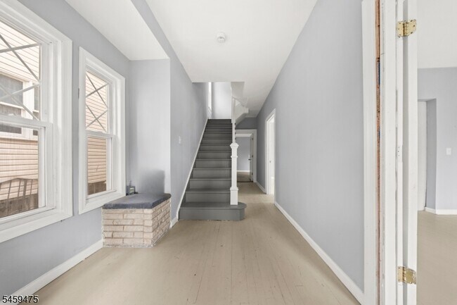 Building Photo - 704 Park Ave