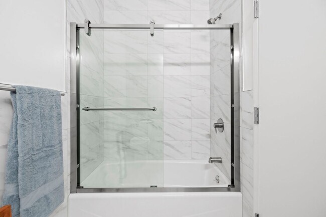 Building Photo - 693 Sutter St