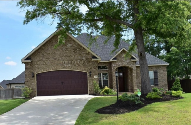 Building Photo - 702 Gus Ct