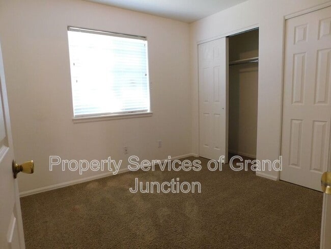 Building Photo - 657 Springbrook Dr