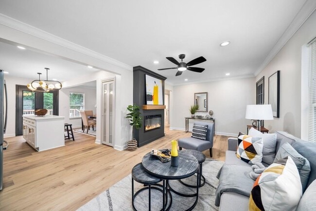 Building Photo - 2028 Hilburn Dr SE