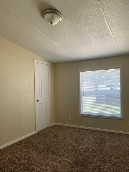 Building Photo - 1412 Sheri Ln S