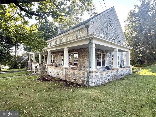 Building Photo - 135 Fort Loudon Rd