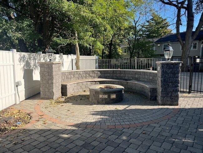 Building Photo - 45 Spring St