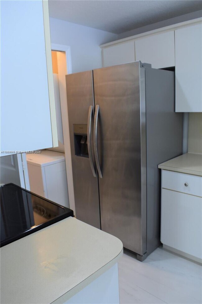 Building Photo - 6540 NW 114th Ave