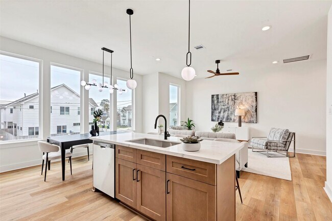 Building Photo - 4703 Oats St