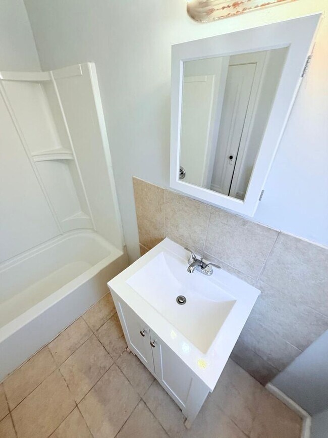 Building Photo - Spacious 4-Bedroom Single-Family Home with 2-Car Garage in Cleveland Heights