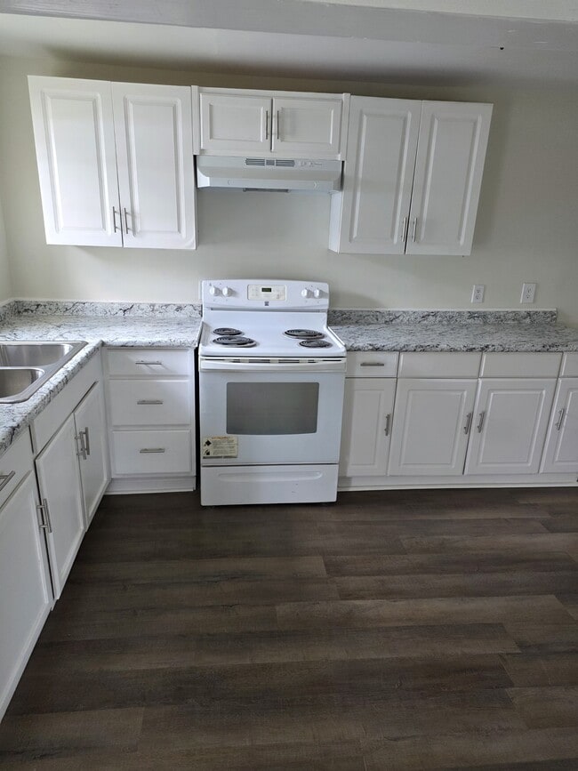 Building Photo - 112 Montgomery Ave