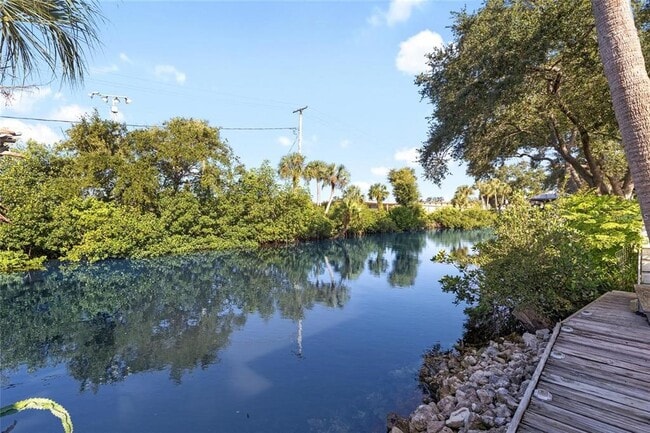 Building Photo - 8825 Oak St