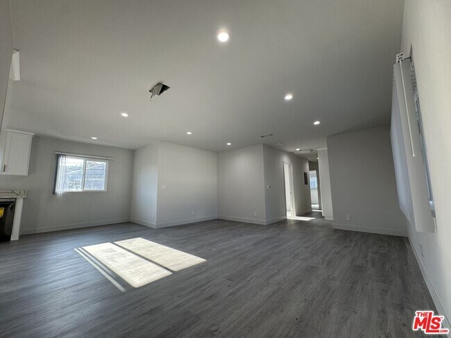 Building Photo - 1145 S Holt Ave