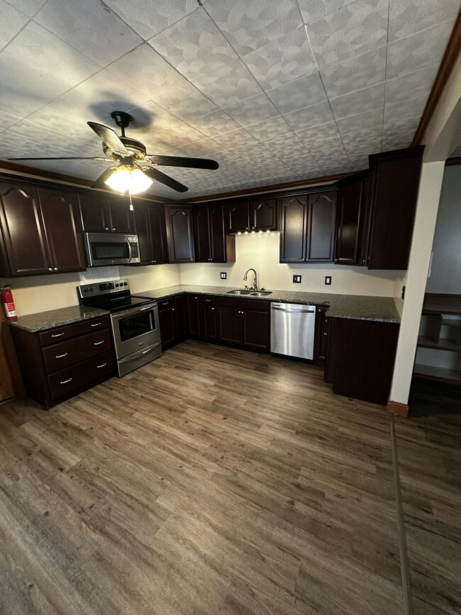 Building Photo - 240 E Main St