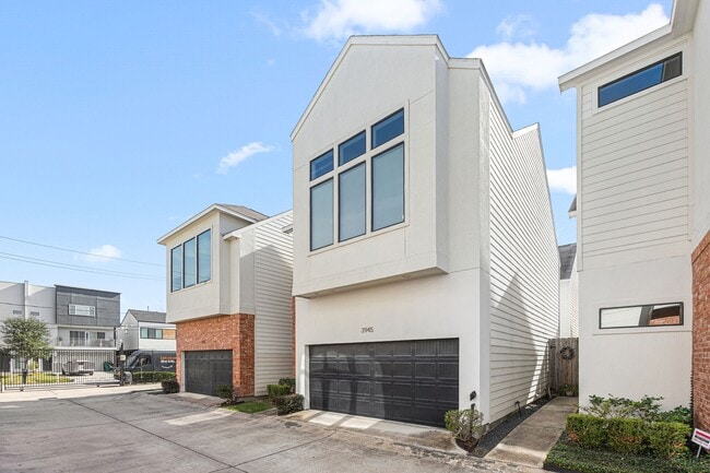 Building Photo - 3945 Tulane St