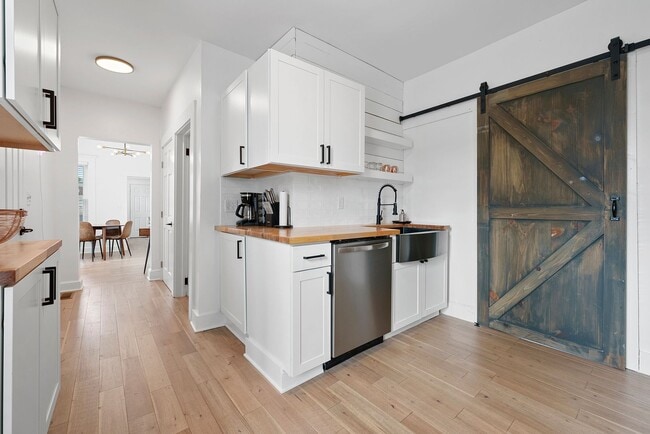 Building Photo - Updated Bungalow, Steps from Short North and OSU