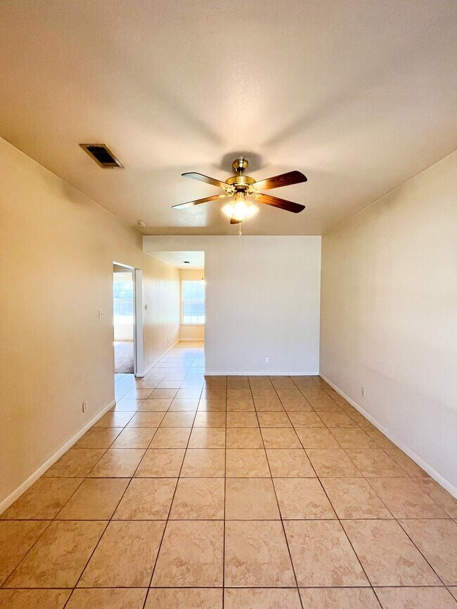 Building Photo - 5302 Daybreak Dr