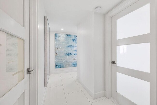 Building Photo - 545 S Fort Lauderdale Beach Blvd