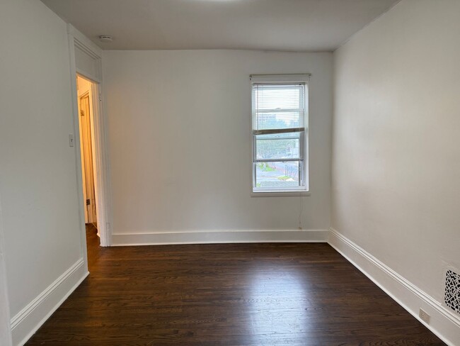 Building Photo - 34 E Ross St