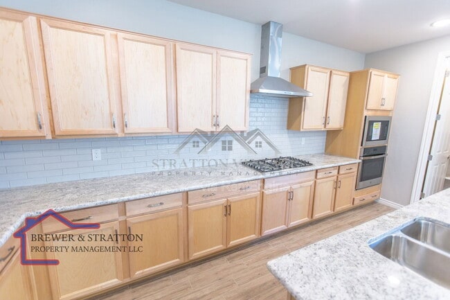 Building Photo - 15243 W Latham St