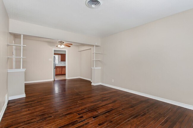 Building Photo - 2 Bedroom, 1 Bath House in Casa View!