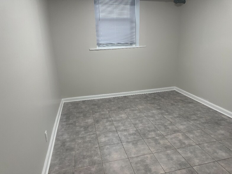 Building Photo - 9 Bentley Ave