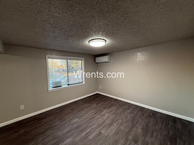 Building Photo - 6319-6321 N Stevens St