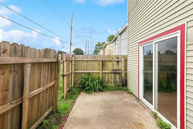 Building Photo - 3617 Jupiter Dr