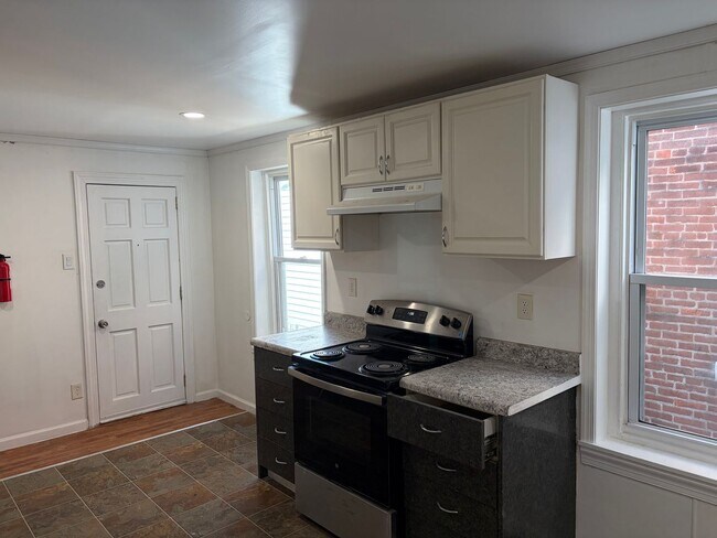 Building Photo - Charming 3 Story Brick Townhome Now Available