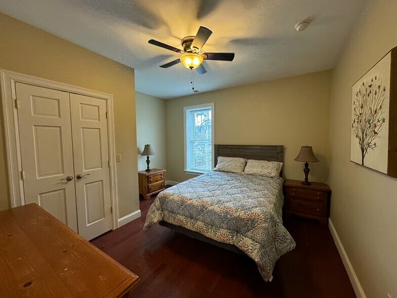 Building Photo - 75 Main St