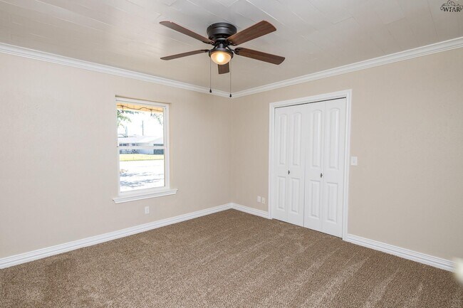 Building Photo - 1046 Jan Lee Dr