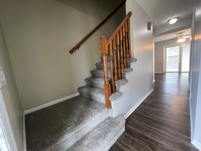 Building Photo - Home For Rent Bellevue!