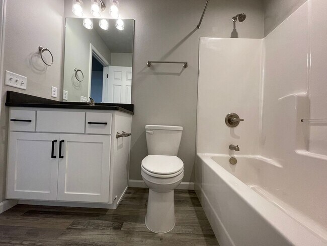 Building Photo - Beautiful 3 Bedroom Townhome in South Bismarck!