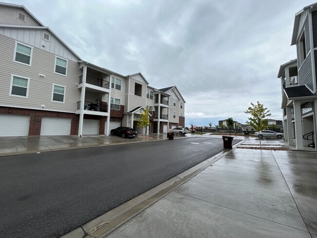 Building Photo - 573 N 360 W