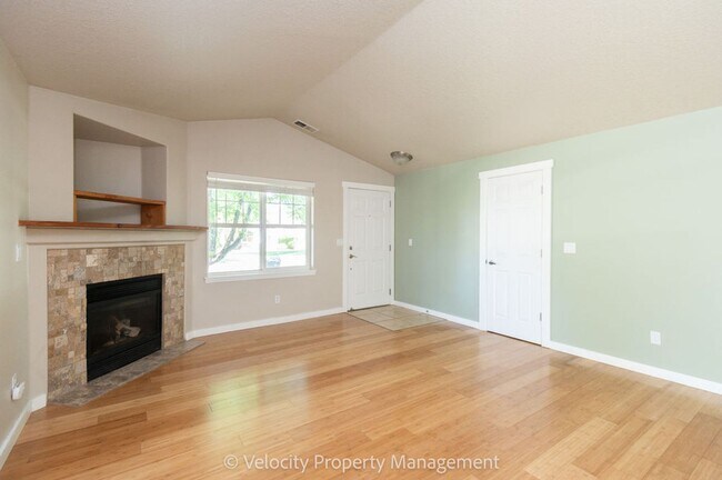 Building Photo - M511