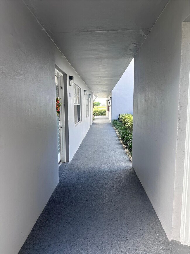 Building Photo - 164 Burgandy Way