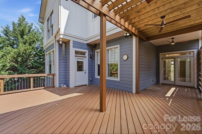 Building Photo - 520 Iverson Way