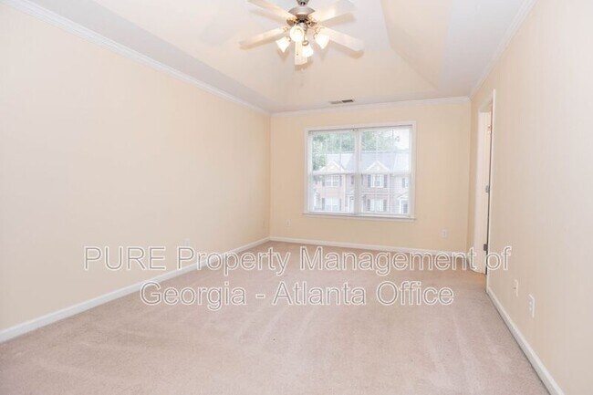Building Photo - 1750 Heights Cir