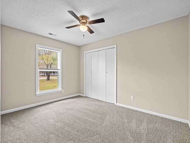 Building Photo - Willow Springs Home