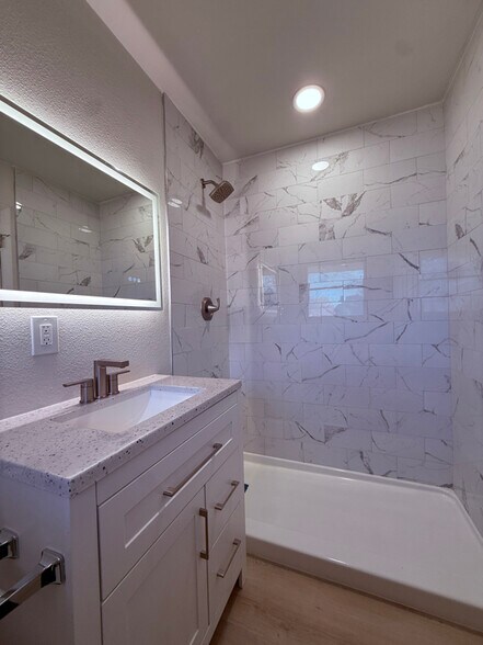 Building Photo - 1200 Chippendale Dr