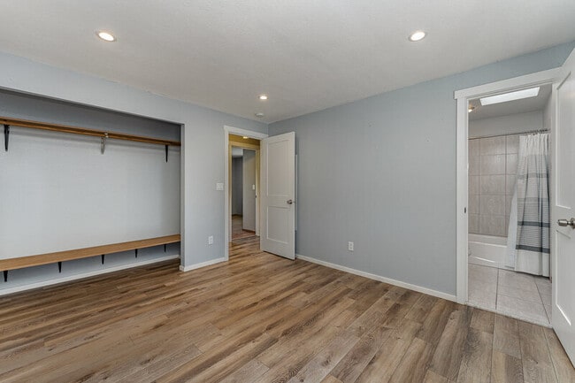 Building Photo - 9215 Evanston Ave N