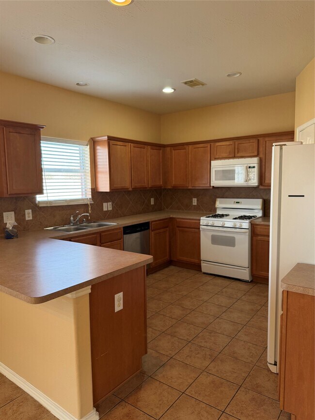 Building Photo - 8835 Old Maple Ln